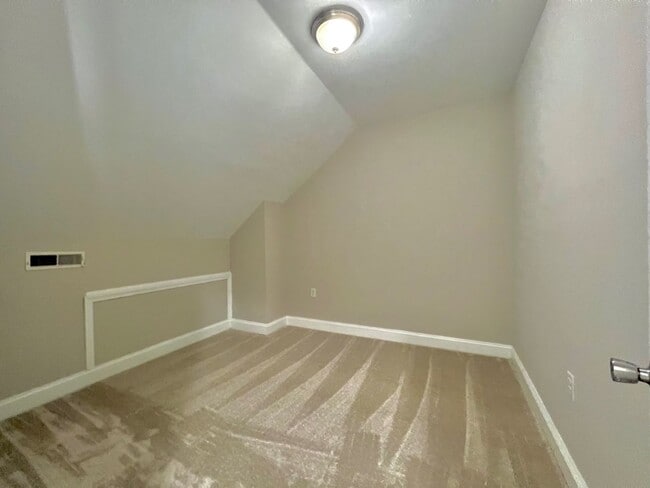 Building Photo - 212 W Burke St