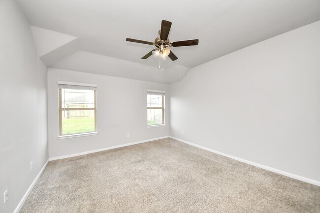 Building Photo - 18319 Pin Oak Lake Dr