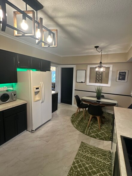 fridge with ice,water dispenser - 201 Salt Springs Rd