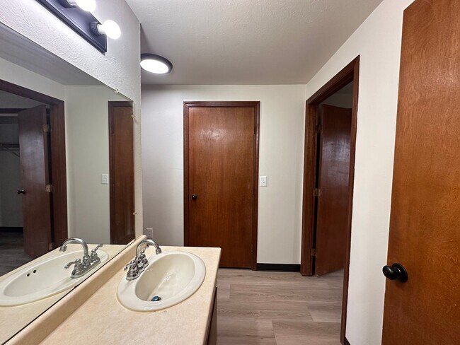 Building Photo - Recently Renovated 1 Bedroom 1 Bath Lower Apartment W/Garage!