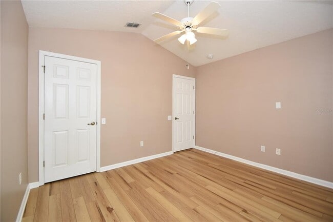 Building Photo - 11 Deerfield Ct