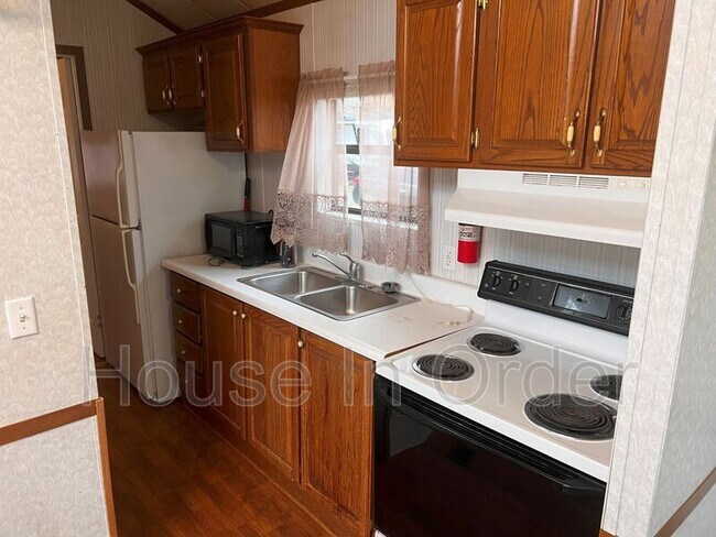 Building Photo - 127 Crider Cir