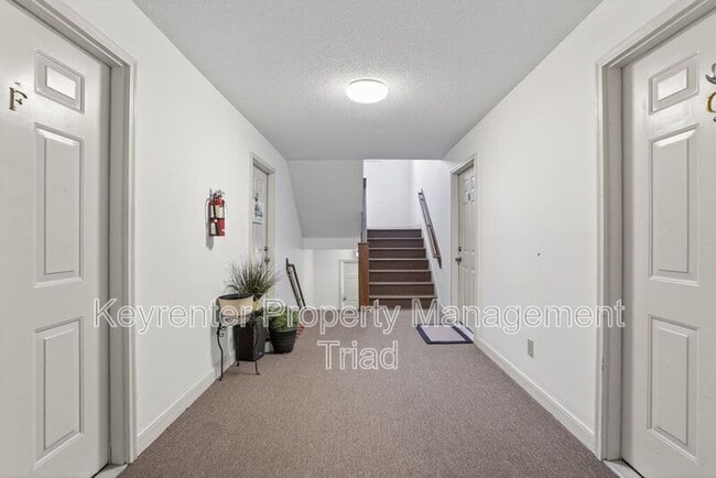 Building Photo - 3701 Cotswold Terrace