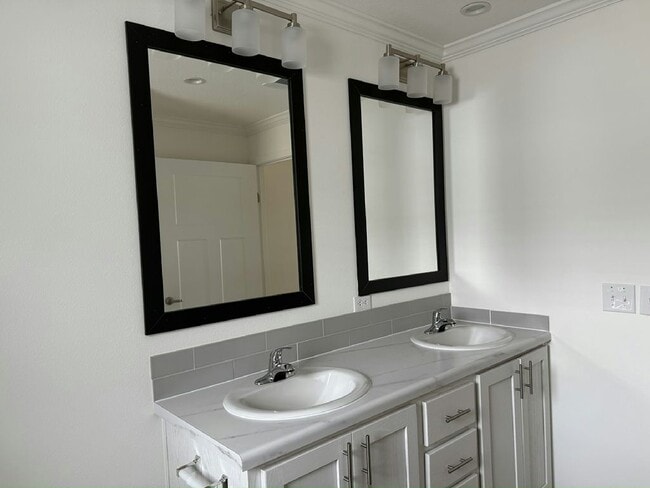 Building Photo - 3515 Campari Dr