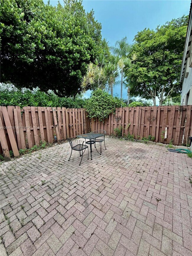 Building Photo - 5770 NW 113th Pl