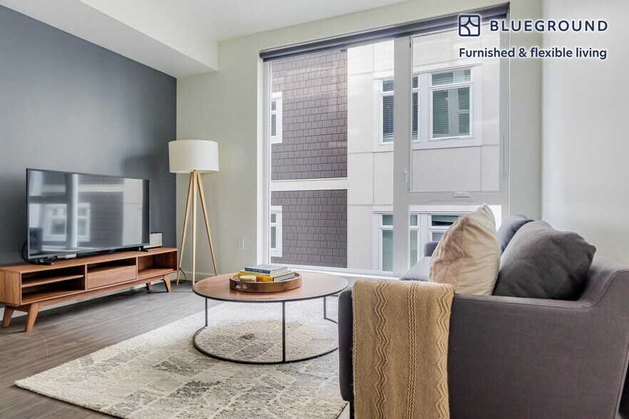 Building Photo - 10050 NE 10th St