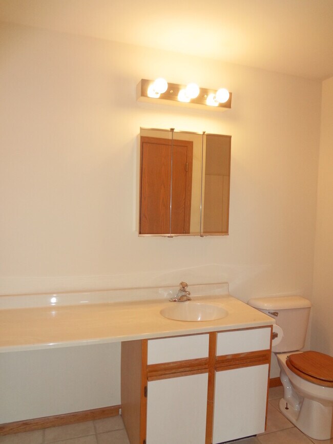 Building Photo - 1412 W Clear Water Cir
