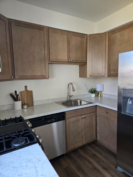 Building Photo - 100 Melvin Ave