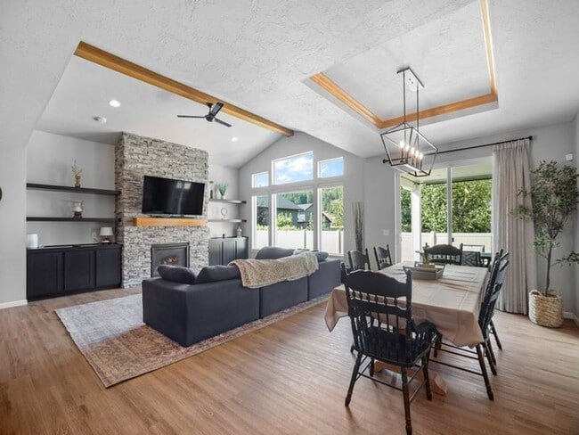 Building Photo - Fully Furnished Luxury 3-Bed, 2-Bath Home ...