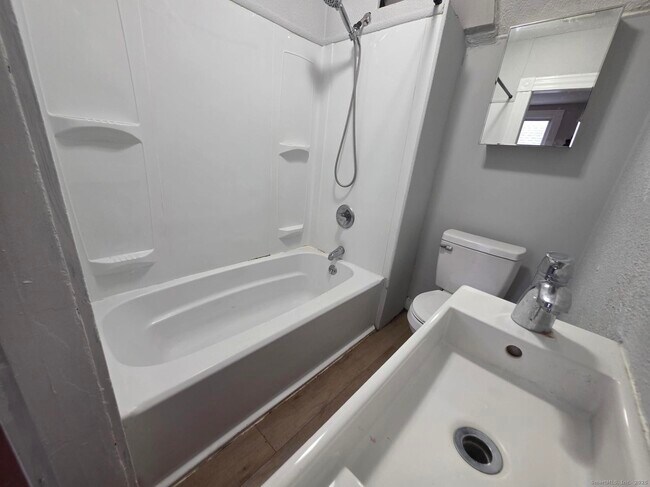 Building Photo - 186 Farren Ave