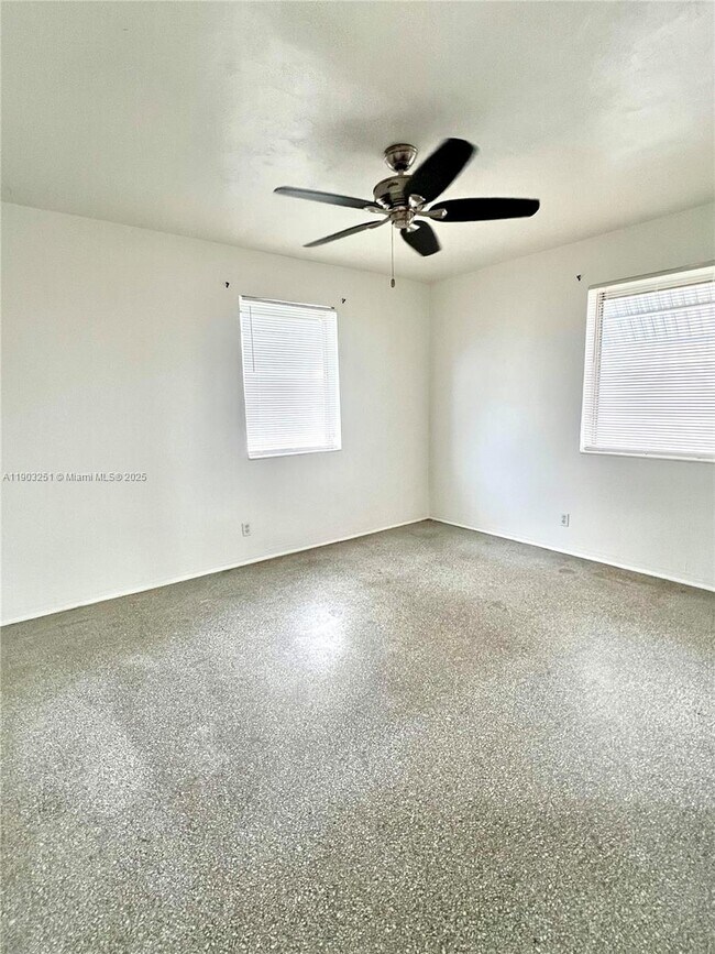 Building Photo - 730 NW 1st Ct