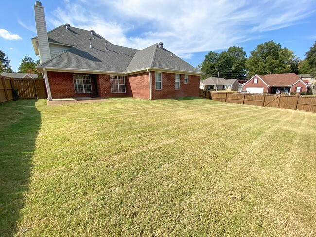 Building Photo - 4 bed, 2.5 bath house in Olive Branch