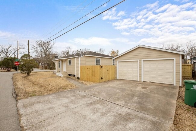 Building Photo - 4311 Hull St