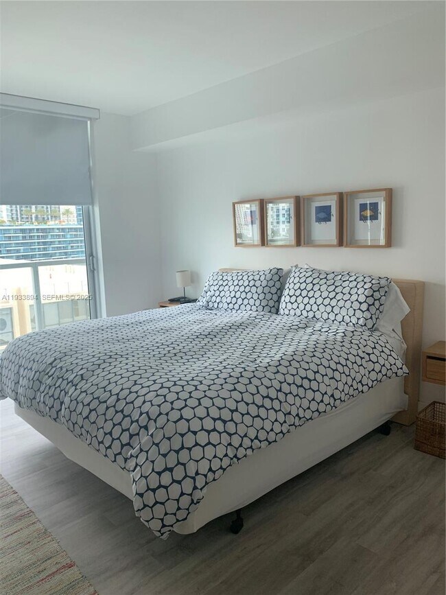 Building Photo - 500 Brickell Ave