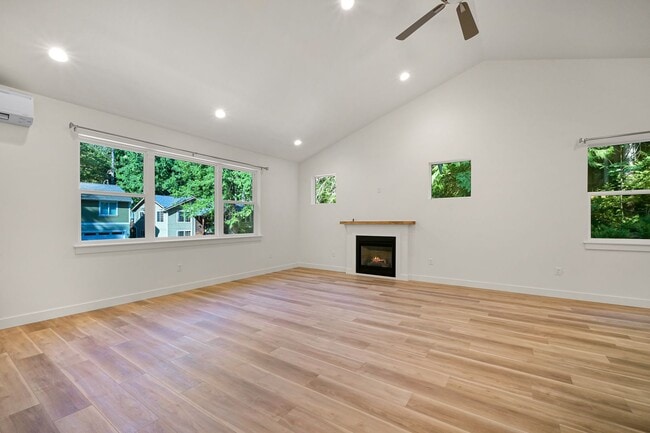 Building Photo - Modern 3BD/2.5BA Home in Sudden Valley – B...
