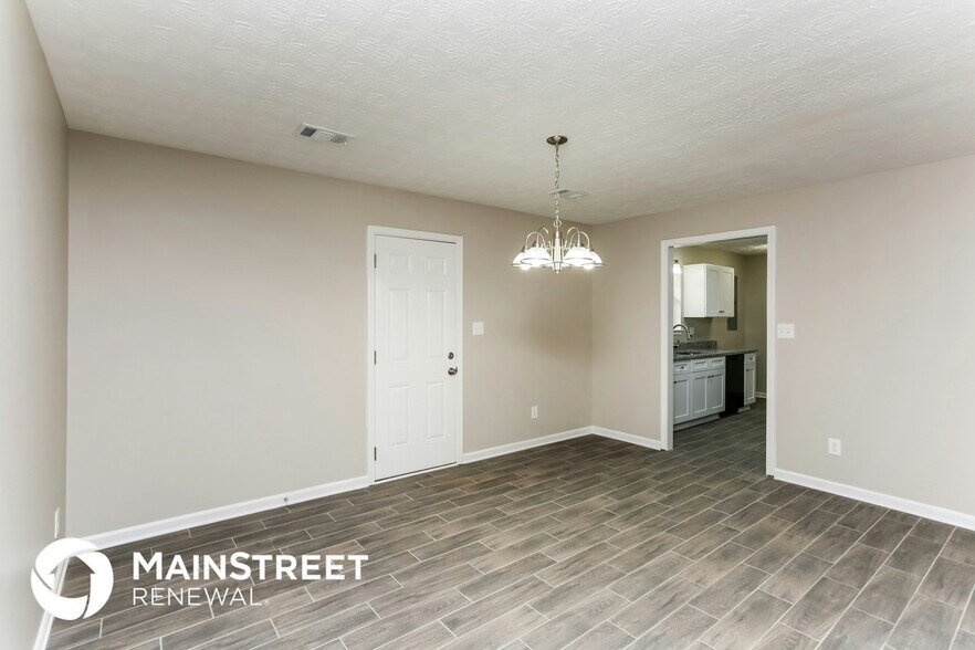 Building Photo - 305 Barr Cir
