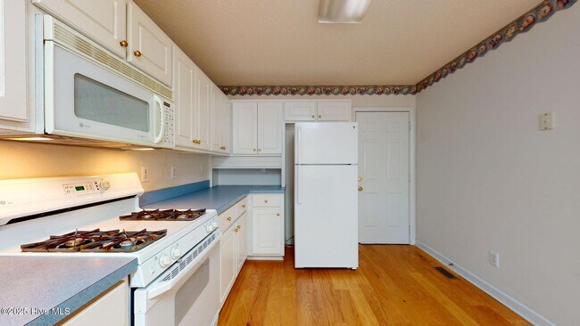 Building Photo - 2039 Royal Pines Dr