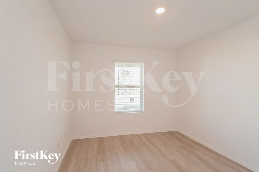 Building Photo - 453 Maple Bnd Ln