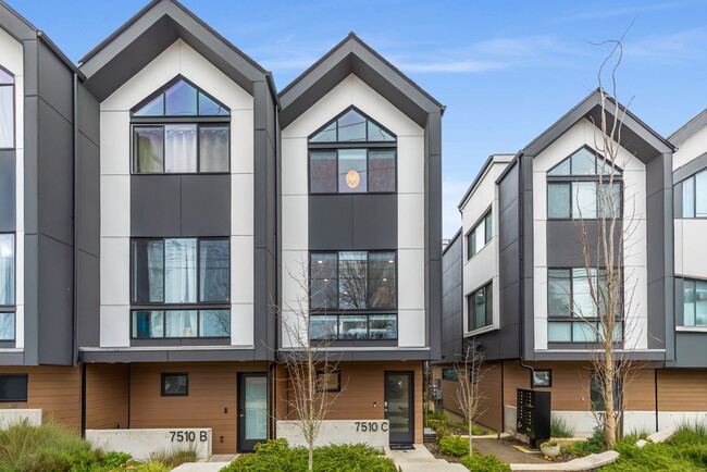 Building Photo - 7510 43rd Ave S