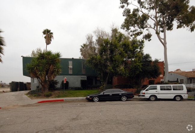 Building Photo - 6834 Variel Ave