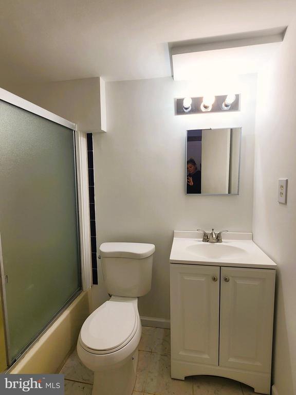 Building Photo - 3207 Bryant Ave