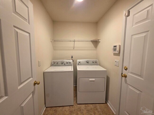 Building Photo - 6204 Pomeral Summit St