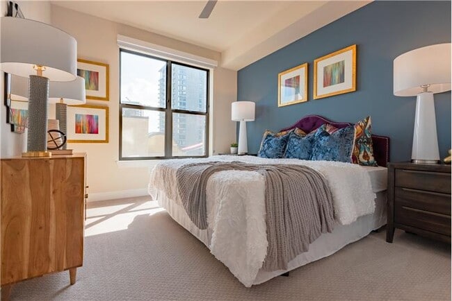 Building Photo - 3329 Oak Grove Ave