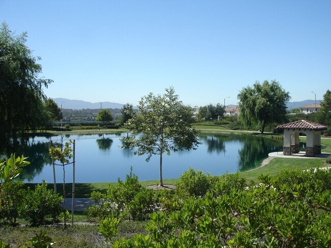 Building Photo - Stunning 3-Bedroom Home with Resort-Style ...