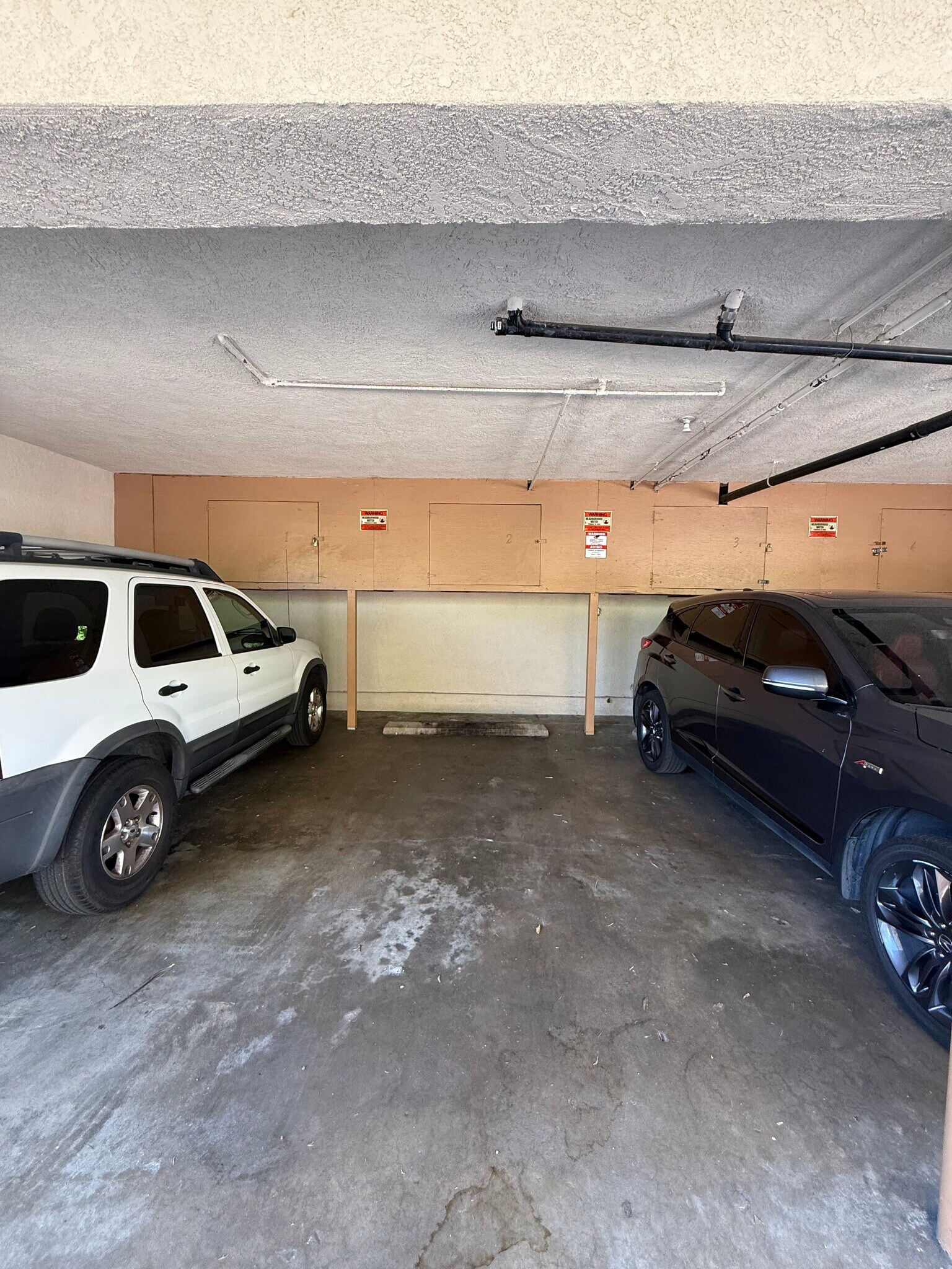 Building Photo - 15025 Burbank Blvd