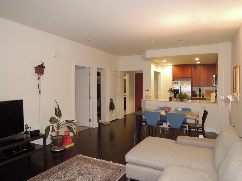 Building Photo - 585 9th St