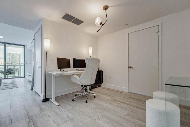 Building Photo - 121 NE 34th St