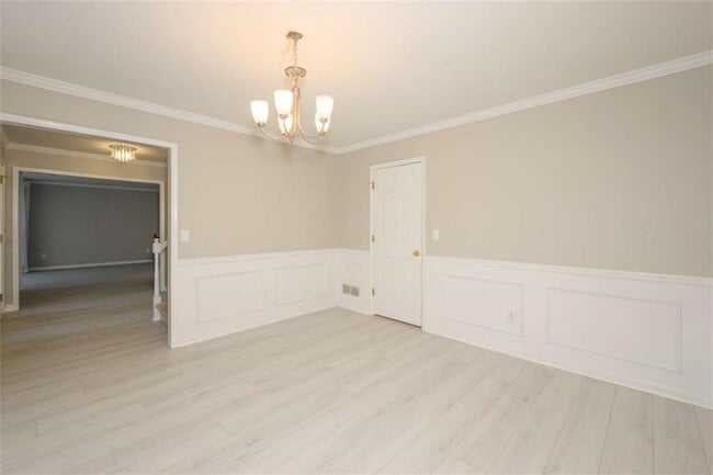 Building Photo - 151 Lakeside Dr NW