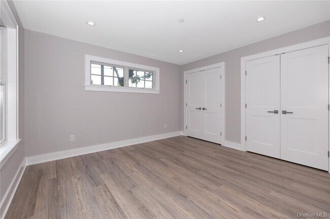 Building Photo - 470 Main St