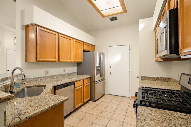 Building Photo - 1604 Texas Oak Way