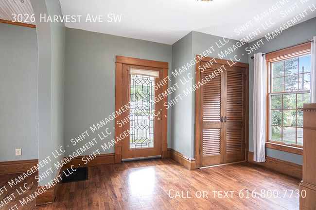 Building Photo - 3026 Harvest Ave SW