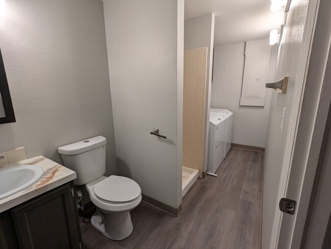 Building Photo - 1525 Hull St