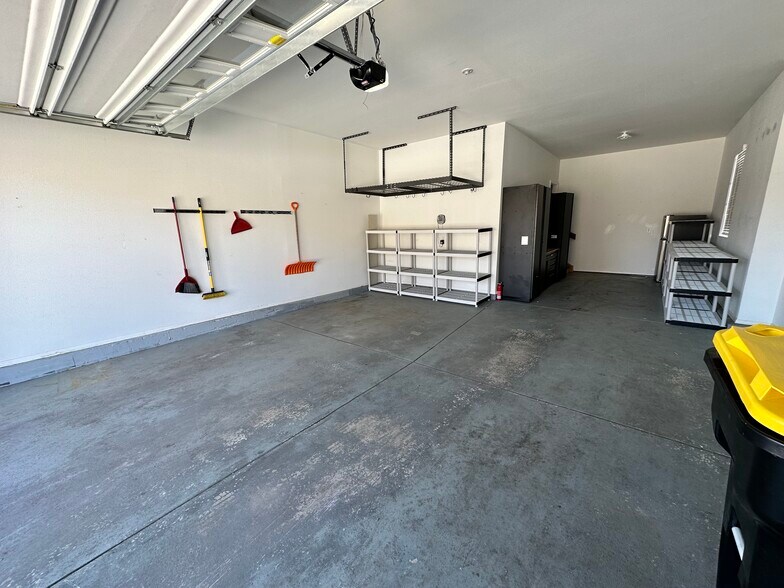 Building Photo - 17451 Leisure Lake Dr