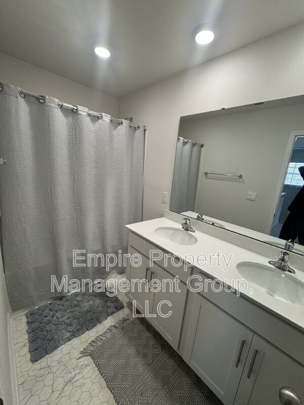 Building Photo - 261 Carrington Dr
