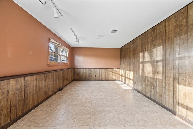 Building Photo - 12755 S Elizabeth Dr