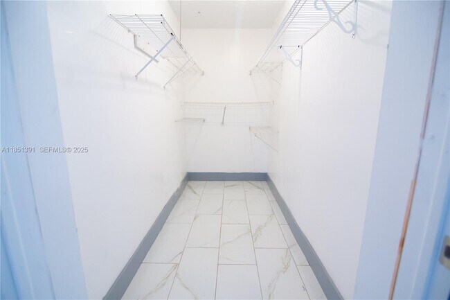 Building Photo - 1843 Cleveland St