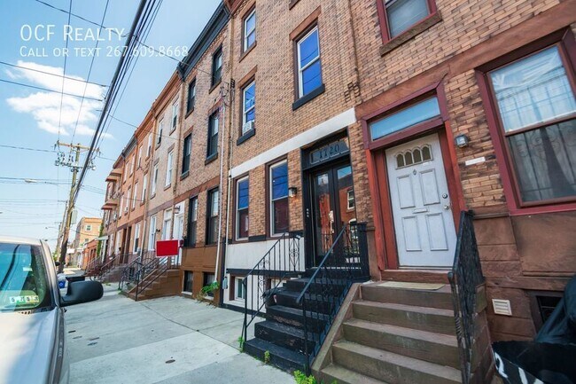Building Photo - 1720 Moore St