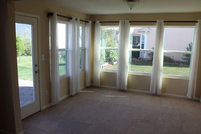 Building Photo - Beautiful 3 BR Ranch in Brownsburg!