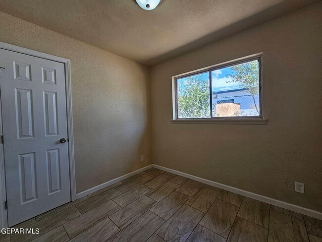 Building Photo - 6005 Tampa Ave