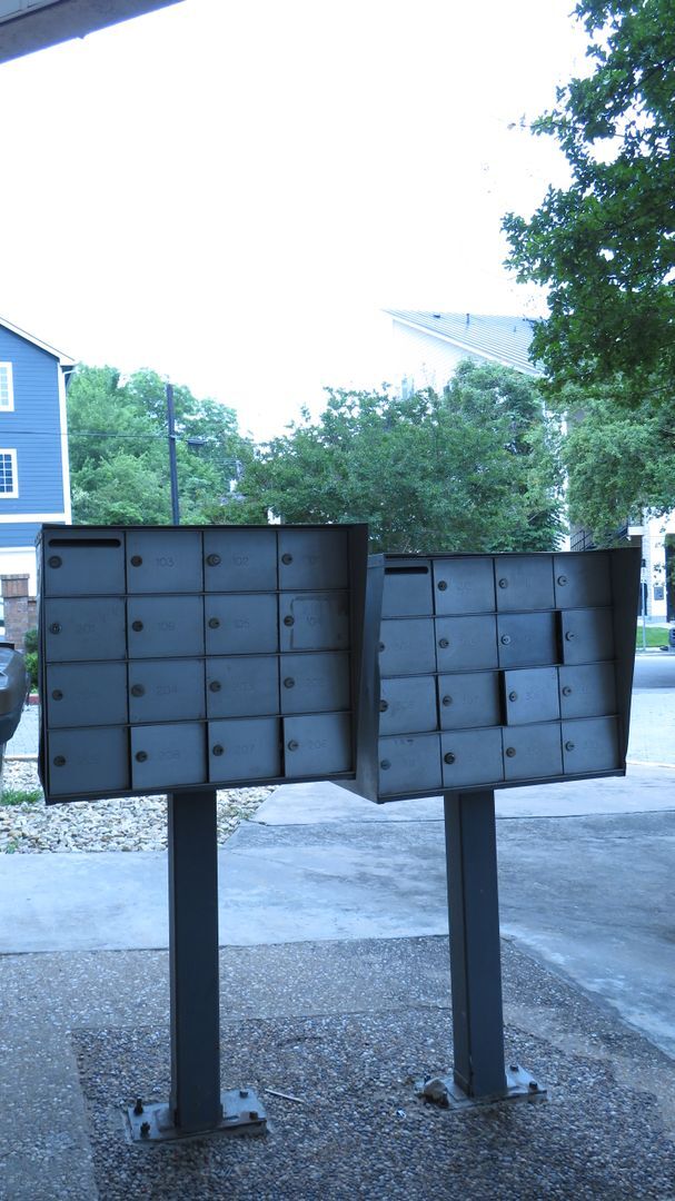 Building Photo - ROBBINS PLACE 202