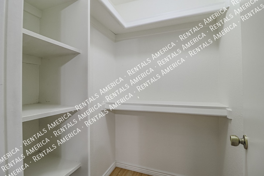 Building Photo - 195 N Cottonwood St