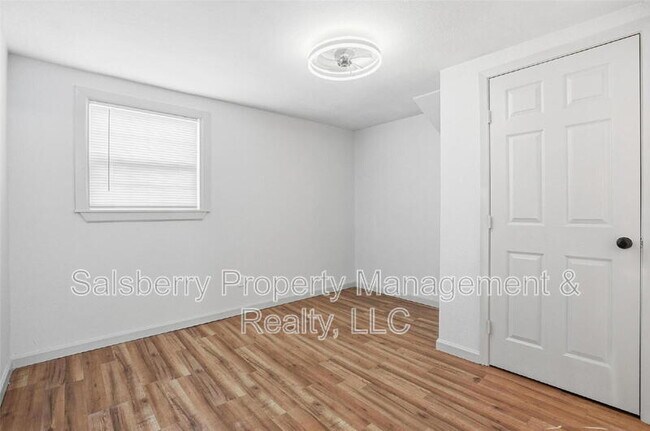 Building Photo - 1100 SE 9th St