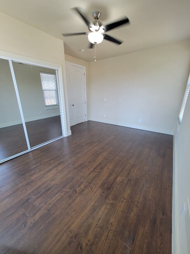 Building Photo - Beautiful 5 bedroom home in Empire Ranch