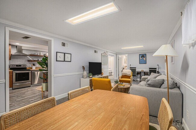 Building Photo - Golden Duplex > Unit is fully furnished feels like NEW!