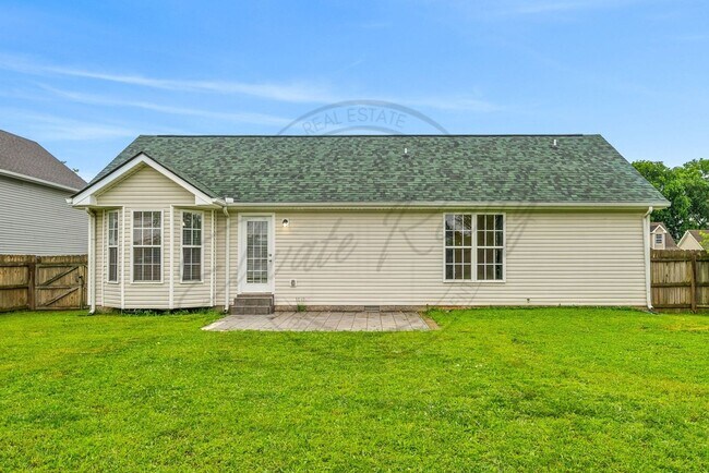 Building Photo - Charming 3 Bedroom Ranch in Clarksville!