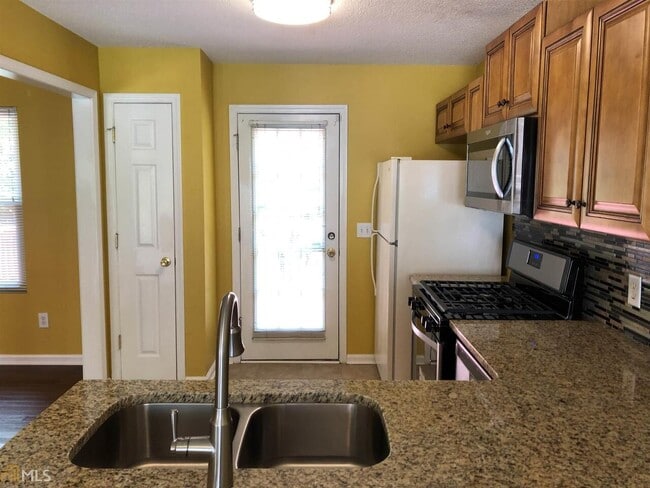 Building Photo - 5955 Graywood Cir SE
